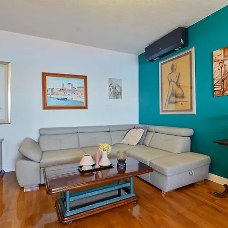 Apartman In 6147b Trogir