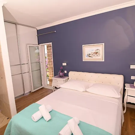 In 6147b * Trogir